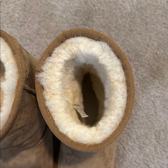 UGG Classic Tan Boots with Shearling Lining - Picture 9 of 9